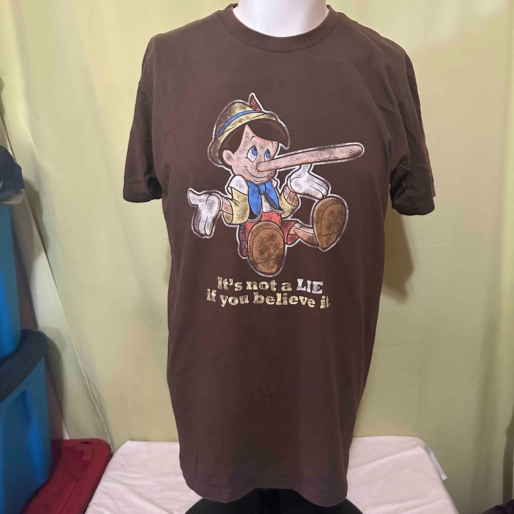 Pinocchio It's not a Lie Men's Brown T Shirt Size Large Disneyland Jiminy Cricke